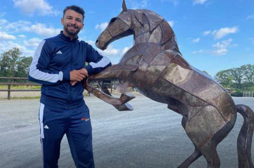 Champion d'Europe de boxe, Jordy Weiss est aussi fan de chevaux de course